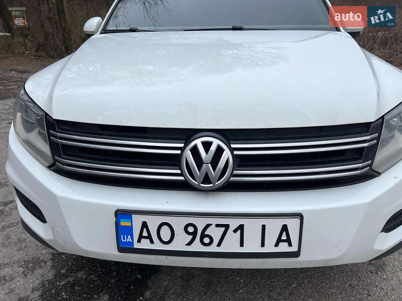 Внедорожник / Кроссовер Volkswagen Tiguan 2015 в 