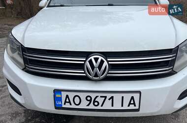 Внедорожник / Кроссовер Volkswagen Tiguan 2015 в 