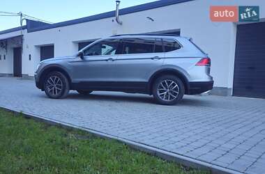 Внедорожник / Кроссовер Volkswagen Tiguan 2019 в 