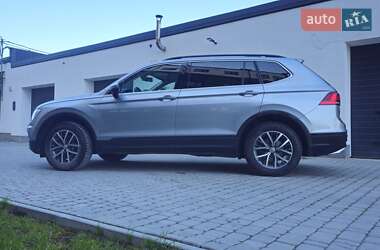 Внедорожник / Кроссовер Volkswagen Tiguan 2019 в 