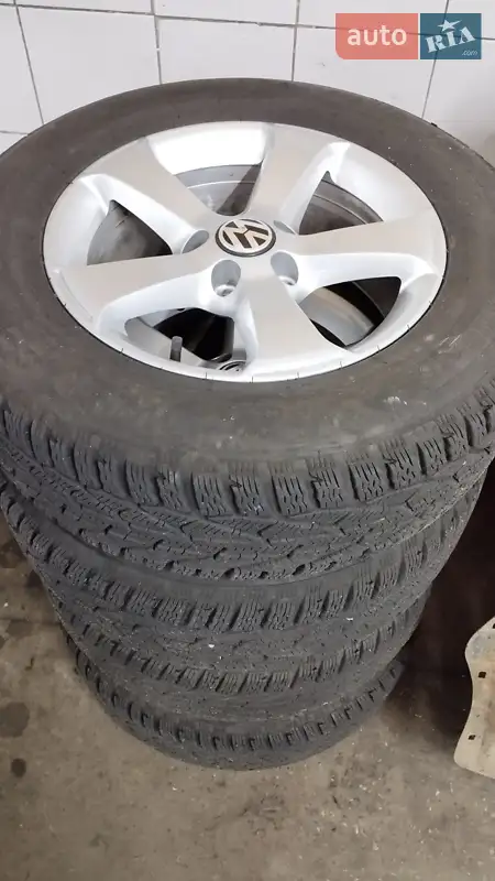 Позашляховик / Кросовер Volkswagen Tiguan 2015 в 