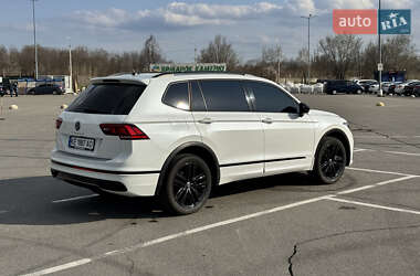 Внедорожник / Кроссовер Volkswagen Tiguan 2021 в 