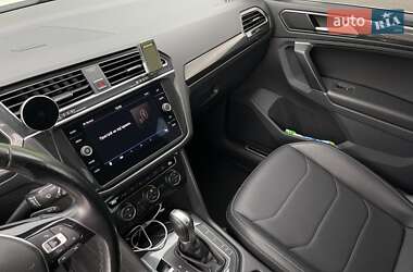 Внедорожник / Кроссовер Volkswagen Tiguan 2018 в 