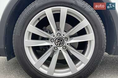 Внедорожник / Кроссовер Volkswagen Tiguan 2018 в 