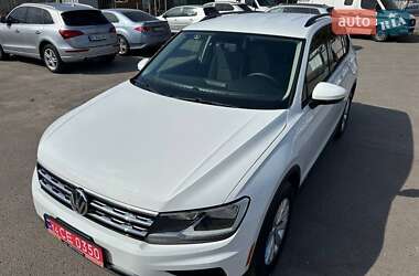 Позашляховик / Кросовер Volkswagen Tiguan 2017 в 