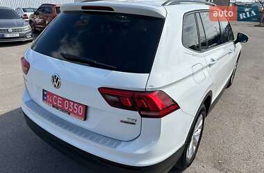 Позашляховик / Кросовер Volkswagen Tiguan 2017 в 