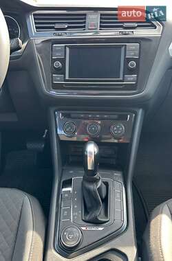 Позашляховик / Кросовер Volkswagen Tiguan 2017 в 