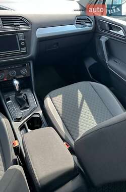 Позашляховик / Кросовер Volkswagen Tiguan 2017 в 