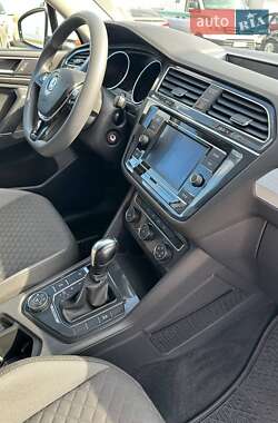 Позашляховик / Кросовер Volkswagen Tiguan 2017 в 