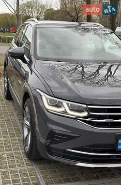 Внедорожник / Кроссовер Volkswagen Tiguan 2021 в 