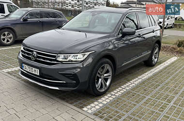 Внедорожник / Кроссовер Volkswagen Tiguan 2021 в 