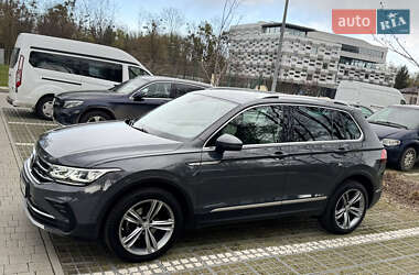 Внедорожник / Кроссовер Volkswagen Tiguan 2021 в 