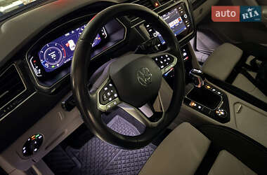 Внедорожник / Кроссовер Volkswagen Tiguan 2021 в 