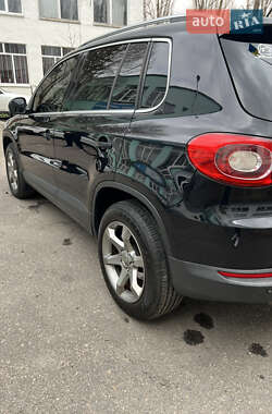 Внедорожник / Кроссовер Volkswagen Tiguan 2010 в 