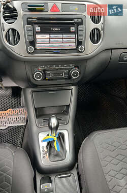 Внедорожник / Кроссовер Volkswagen Tiguan 2010 в 