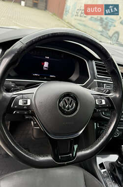 Внедорожник / Кроссовер Volkswagen Tiguan 2016 в 