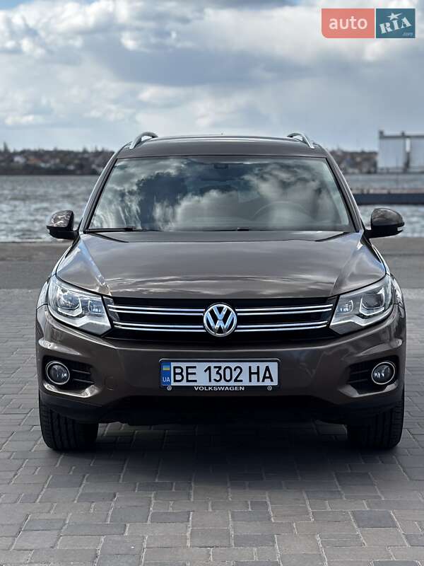 Позашляховик / Кросовер Volkswagen Tiguan 2012 в 
