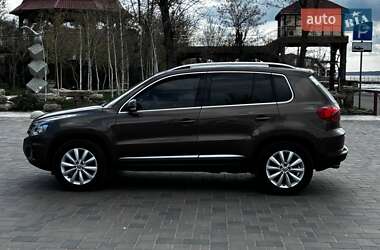 Позашляховик / Кросовер Volkswagen Tiguan 2012 в 