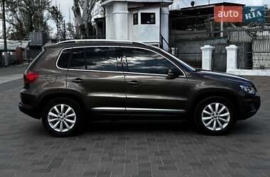 Позашляховик / Кросовер Volkswagen Tiguan 2012 в 