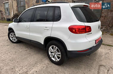 Внедорожник / Кроссовер Volkswagen Tiguan 2016 в 