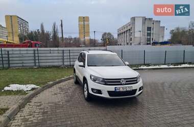 Позашляховик / Кросовер Volkswagen Tiguan 2016 в 