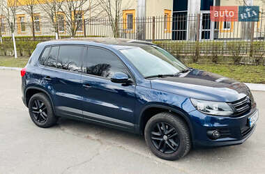Внедорожник / Кроссовер Volkswagen Tiguan 2011 в 
