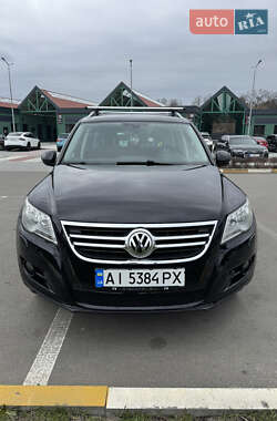 Внедорожник / Кроссовер Volkswagen Tiguan 2010 в 