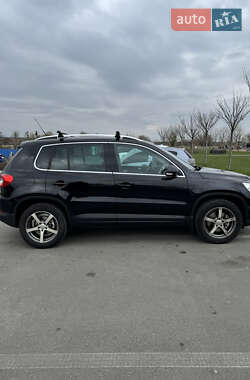 Внедорожник / Кроссовер Volkswagen Tiguan 2010 в 