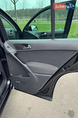 Внедорожник / Кроссовер Volkswagen Tiguan 2010 в 