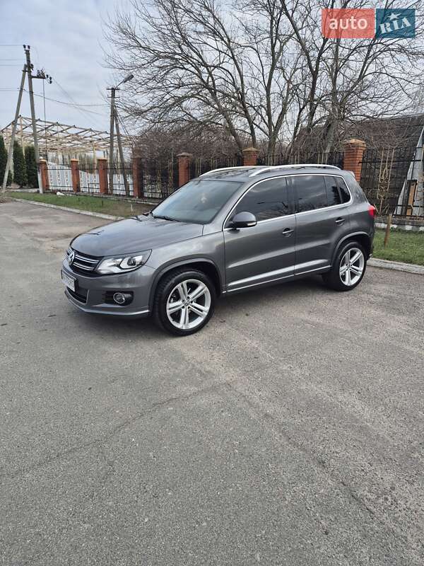 Внедорожник / Кроссовер Volkswagen Tiguan 2012 в 