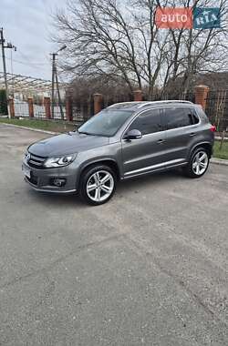 Внедорожник / Кроссовер Volkswagen Tiguan 2012 в 