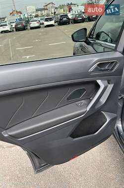 Внедорожник / Кроссовер Volkswagen Tiguan 2020 в 