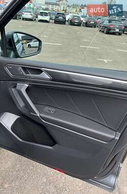 Внедорожник / Кроссовер Volkswagen Tiguan 2020 в 