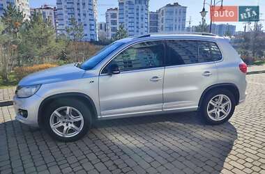 Внедорожник / Кроссовер Volkswagen Tiguan 2013 в 