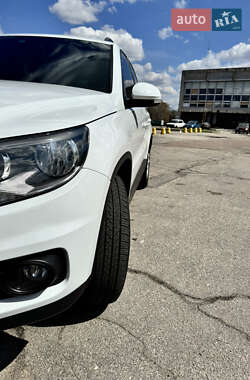 Внедорожник / Кроссовер Volkswagen Tiguan 2016 в 
