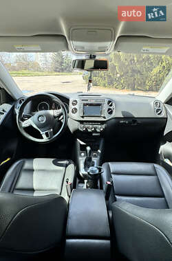 Внедорожник / Кроссовер Volkswagen Tiguan 2016 в 