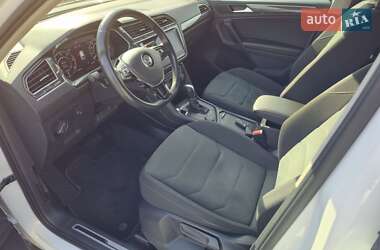Внедорожник / Кроссовер Volkswagen Tiguan 2018 в 