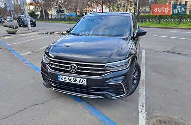 Внедорожник / Кроссовер Volkswagen Tiguan 2023 в 