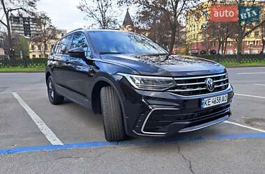 Внедорожник / Кроссовер Volkswagen Tiguan 2023 в 