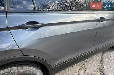 Внедорожник / Кроссовер Volkswagen Tiguan 2019 в 