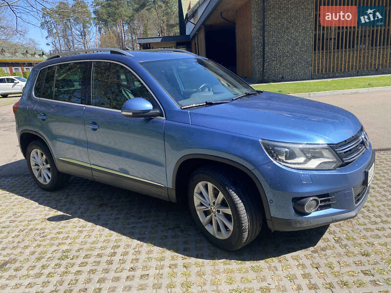 Позашляховик / Кросовер Volkswagen Tiguan 2012 в 