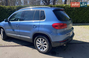 Позашляховик / Кросовер Volkswagen Tiguan 2012 в 