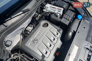 Позашляховик / Кросовер Volkswagen Tiguan 2012 в 