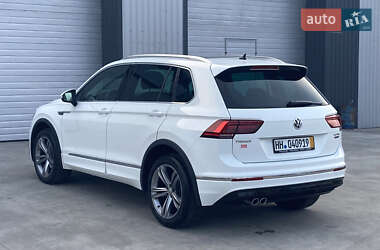 Внедорожник / Кроссовер Volkswagen Tiguan 2017 в 