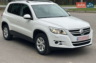 Внедорожник / Кроссовер Volkswagen Tiguan 2011 в 