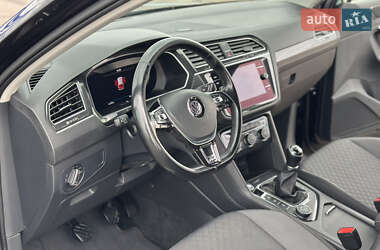 Внедорожник / Кроссовер Volkswagen Tiguan 2018 в 