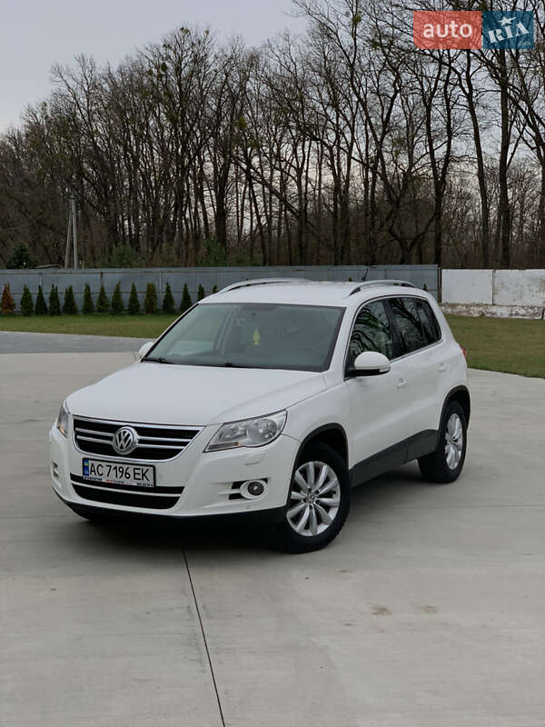 Внедорожник / Кроссовер Volkswagen Tiguan 2011 в 