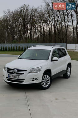 Внедорожник / Кроссовер Volkswagen Tiguan 2011 в 