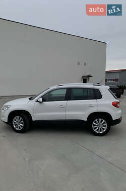 Внедорожник / Кроссовер Volkswagen Tiguan 2011 в 