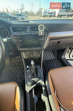 Внедорожник / Кроссовер Volkswagen Tiguan 2018 в 